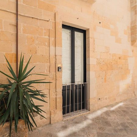 Donna Cristina Historic Apartment Lecce Eksteriør bilde