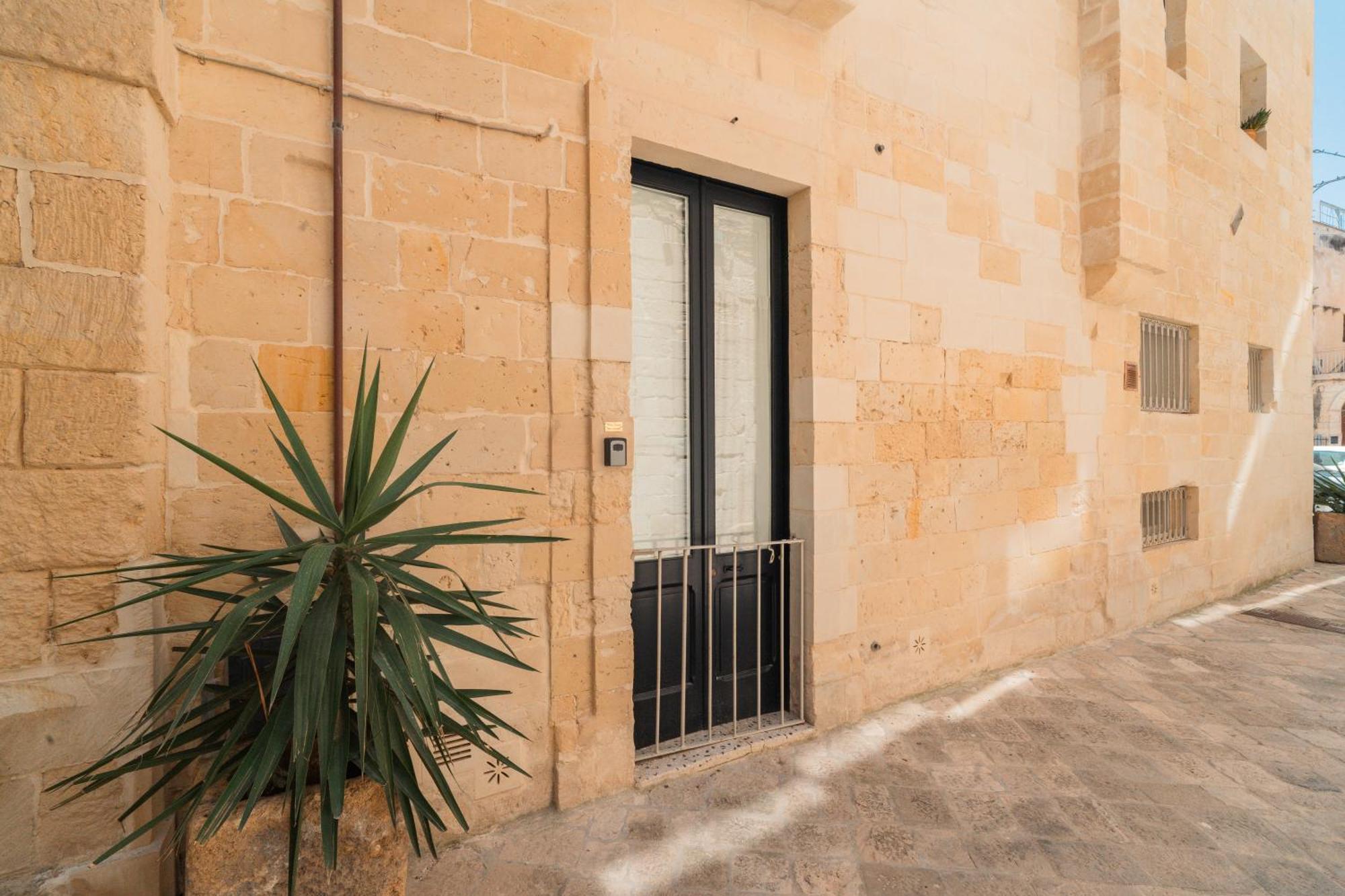 Donna Cristina Historic Apartment Lecce Eksteriør bilde